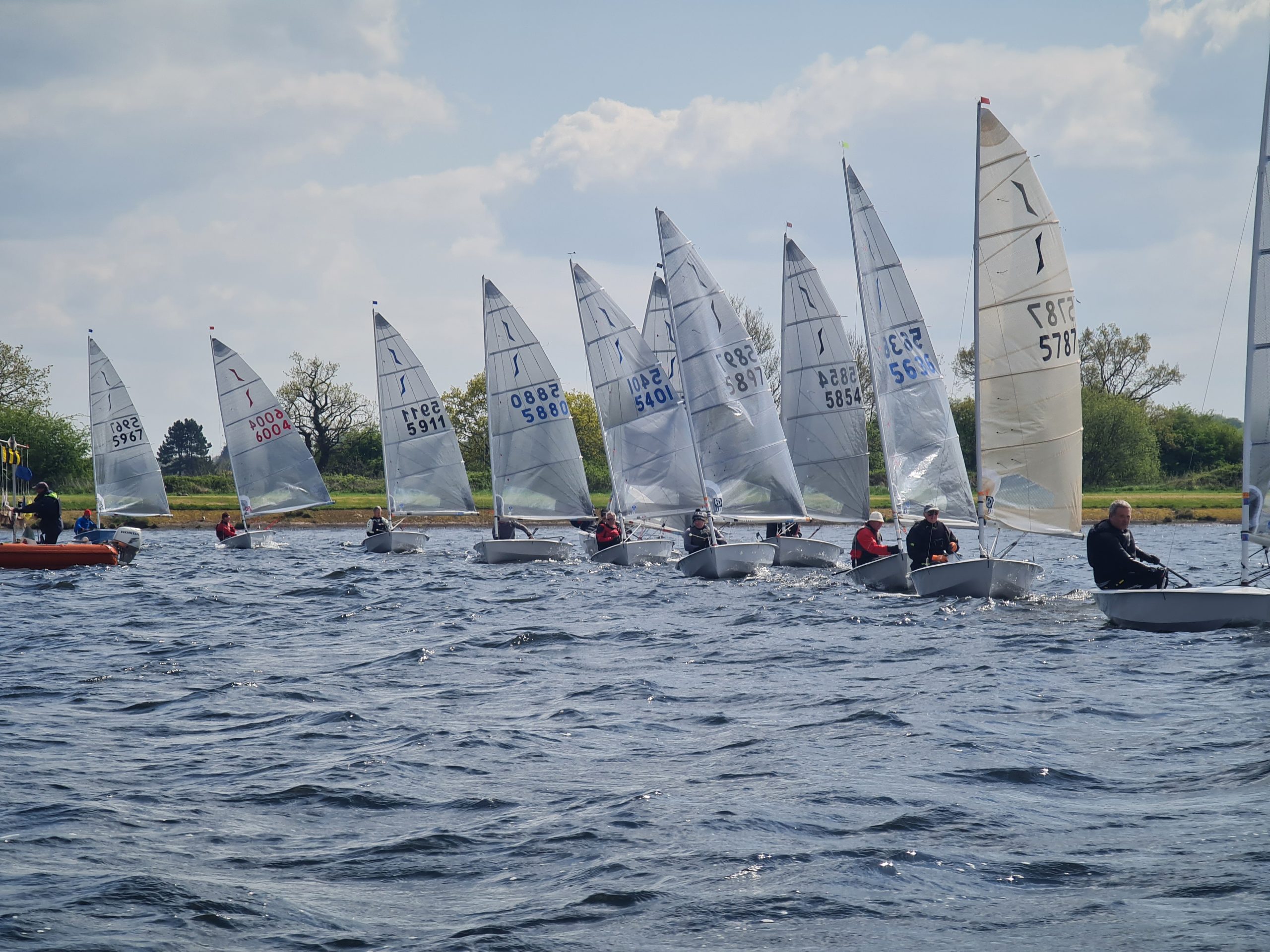 solo dinghy's on a start line