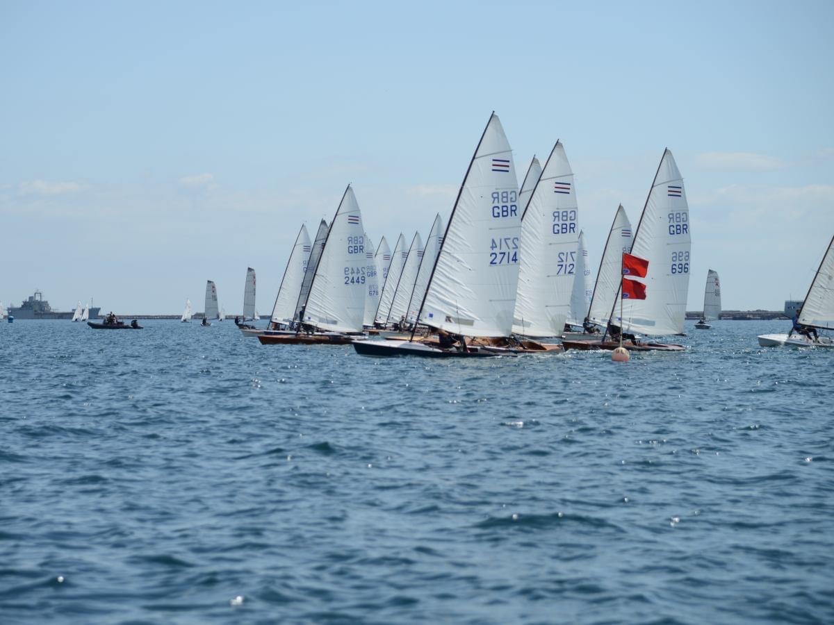 Contender dinghy fleet racing at castle cove sc