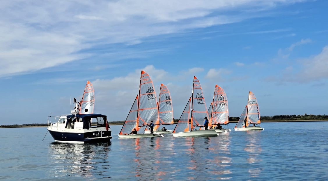 29er skiffs on light wind start line