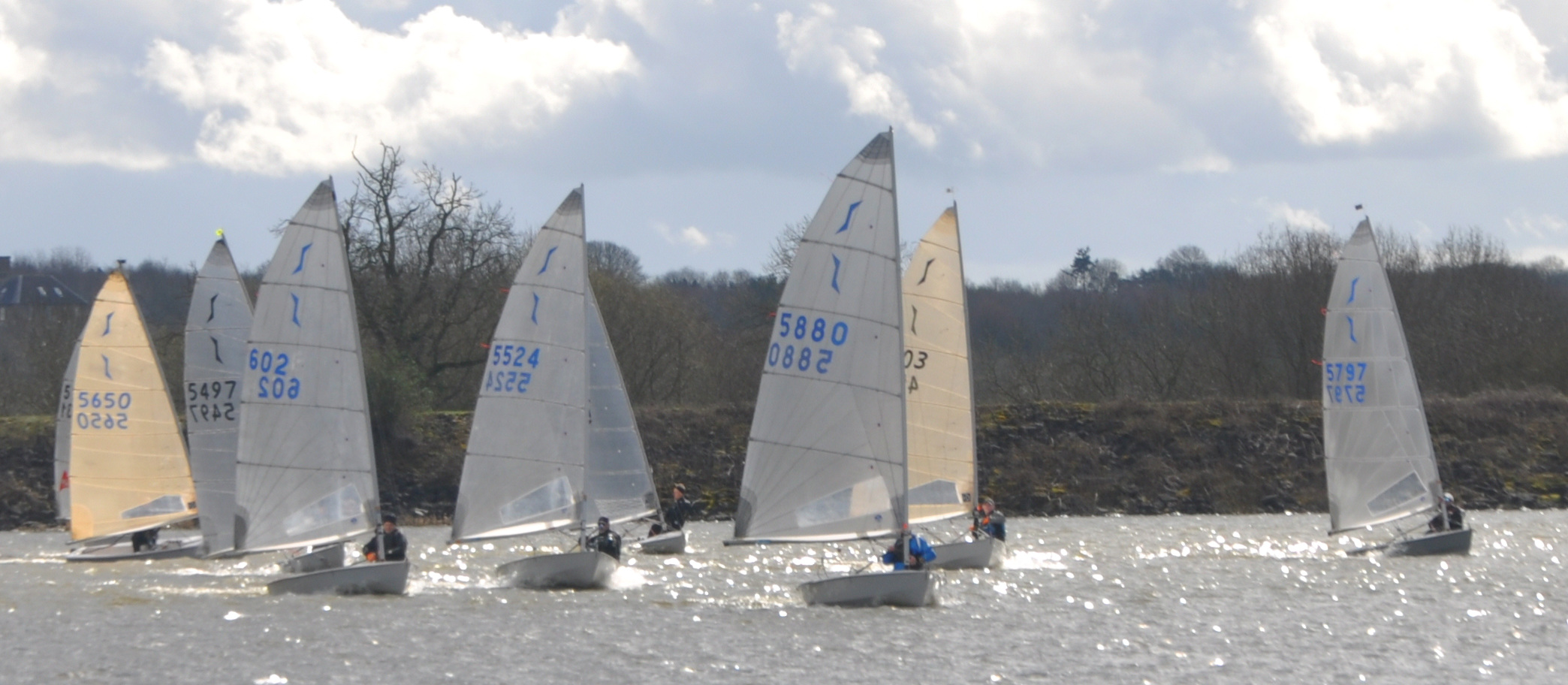 Solo dinghys racing at banbury sailing club